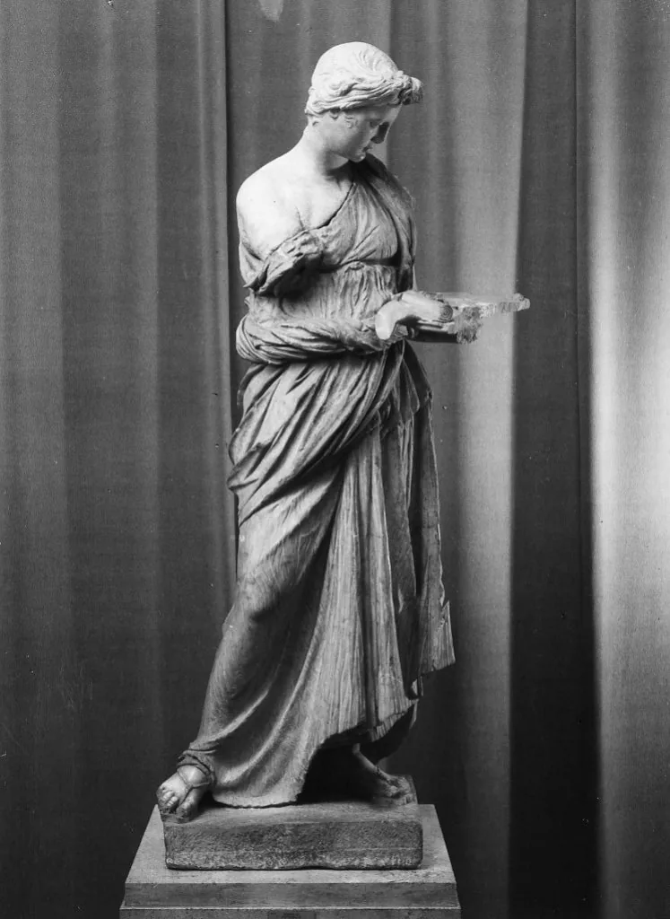 Fanciulla di Anzio, statua marmorea ellenistica, Museo Nazionale Romano, Palazzo Massimo alle Terme
