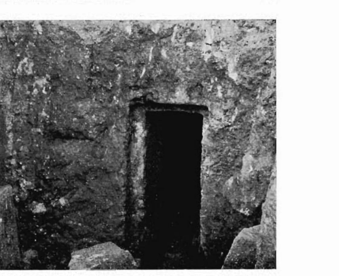 Fotografia del 1940 dell'ingresso dell'ipogeo sepolcrale Mulakia scavato nel banco di arenaria
